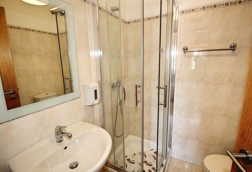 My Guest House Hostel