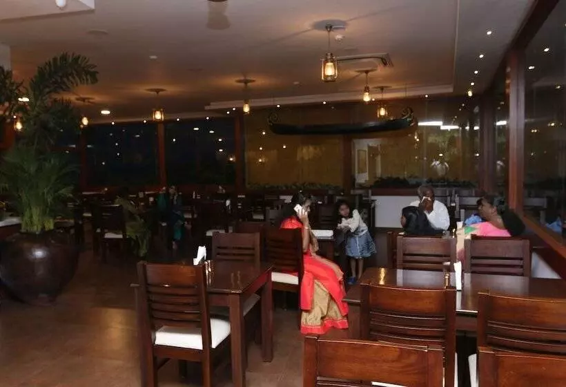 هتل Collection O Santhome Residency Near Marina Beach