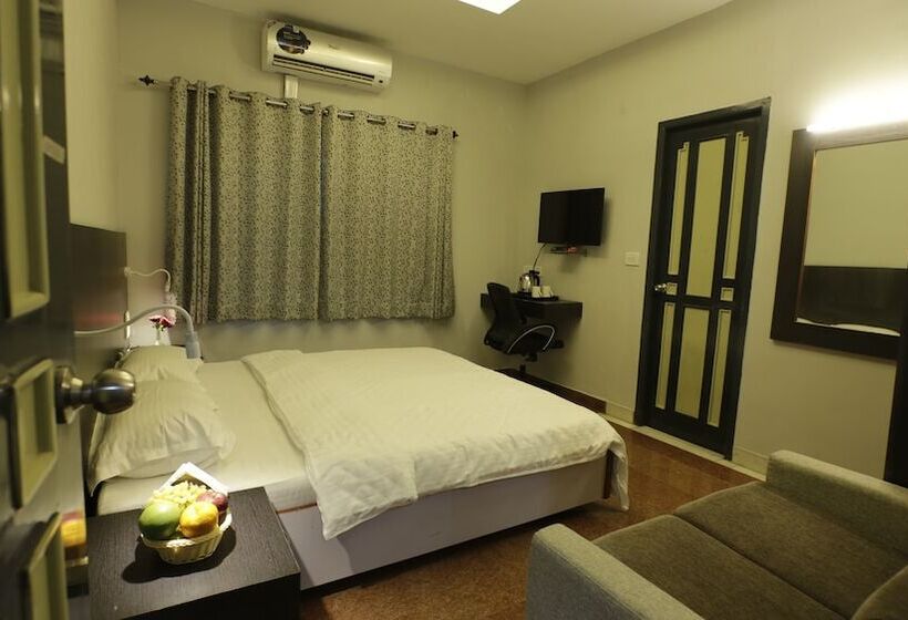 Hotelli Collection O Santhome Residency Near Marina Beach