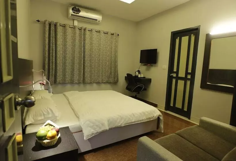 هتل Collection O Santhome Residency Near Marina Beach