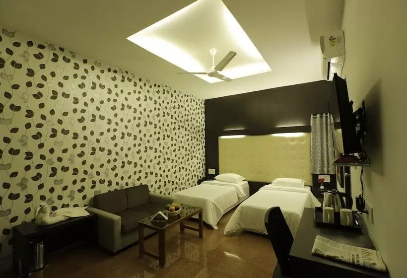 هتل Collection O Santhome Residency Near Marina Beach