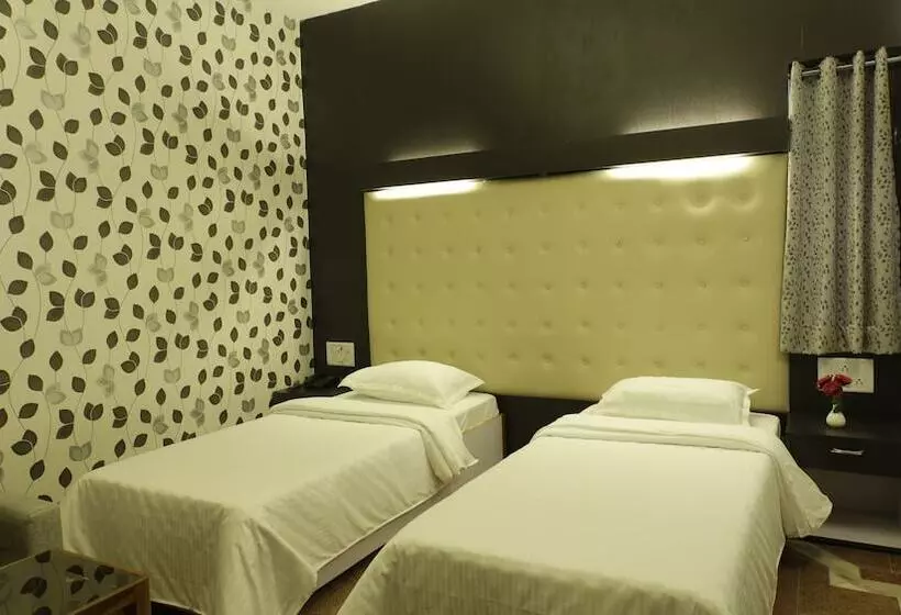 هتل Collection O Santhome Residency Near Marina Beach