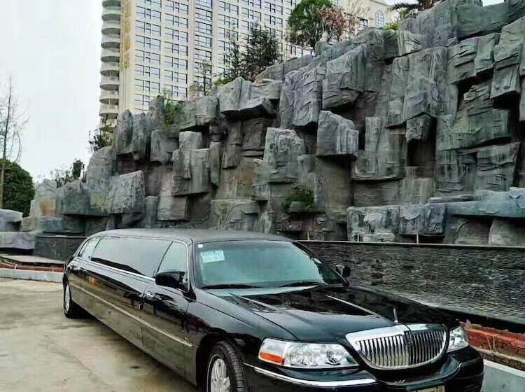 בית מלון כפרי Laibor International