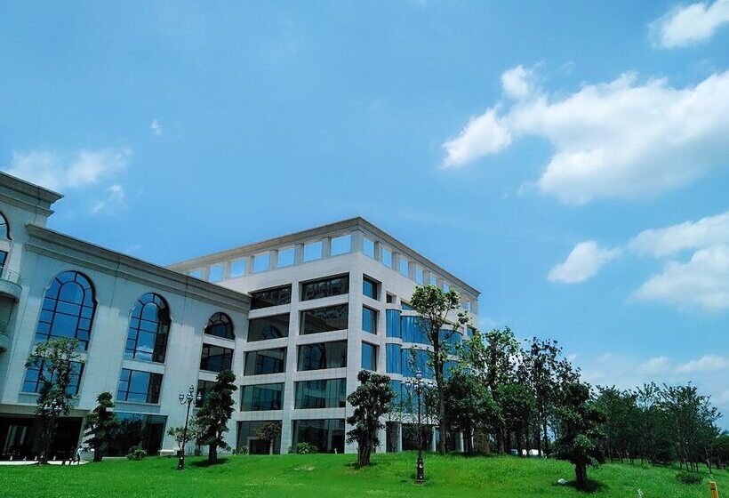 בית מלון כפרי Laibor International