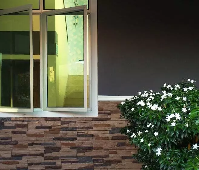 ホテル Palm City Villa