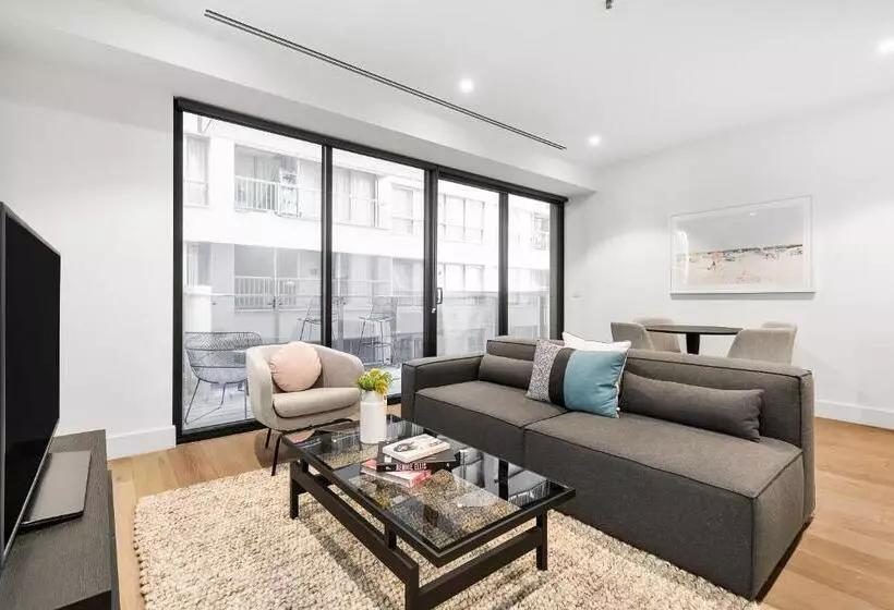 Tyrian Albert Park Lake