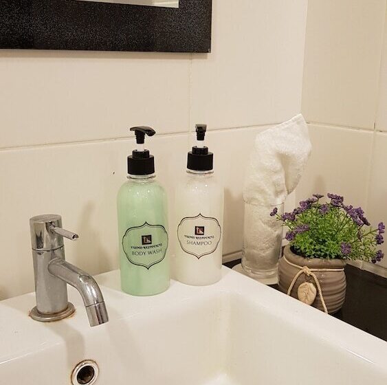 Euzmo Residences At Trefoil