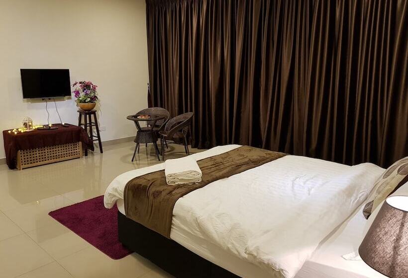 Euzmo Residences At Trefoil