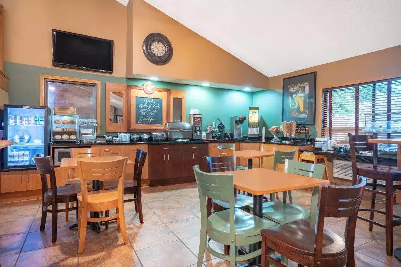 בית מלון כפרי Americinn By Wyndham Coon Rapids