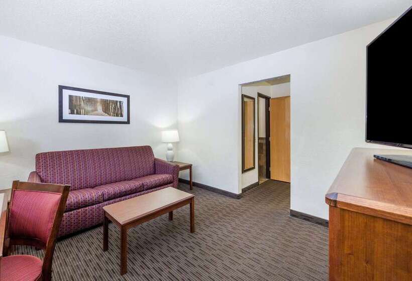 هتل Americinn By Wyndham Dickinson