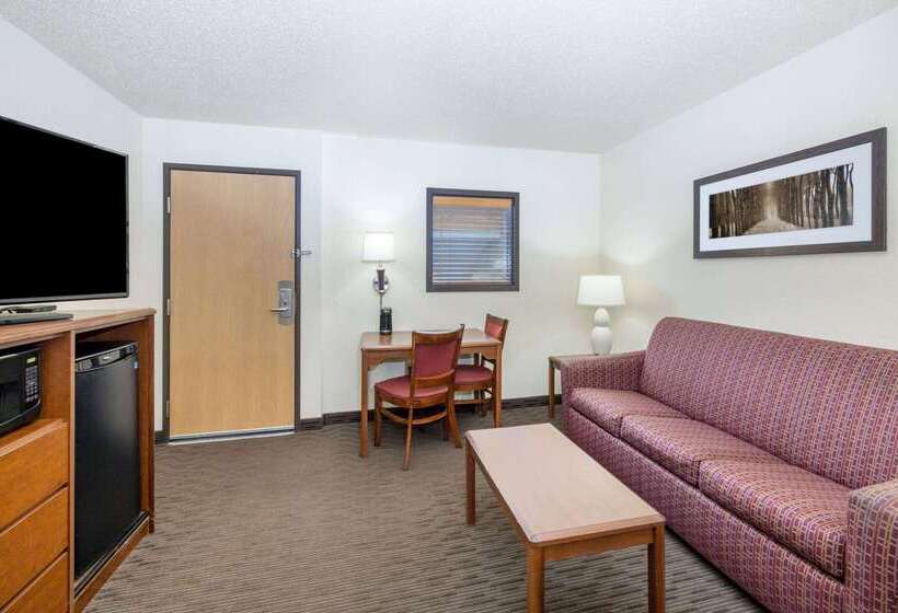 هتل Americinn By Wyndham Dickinson