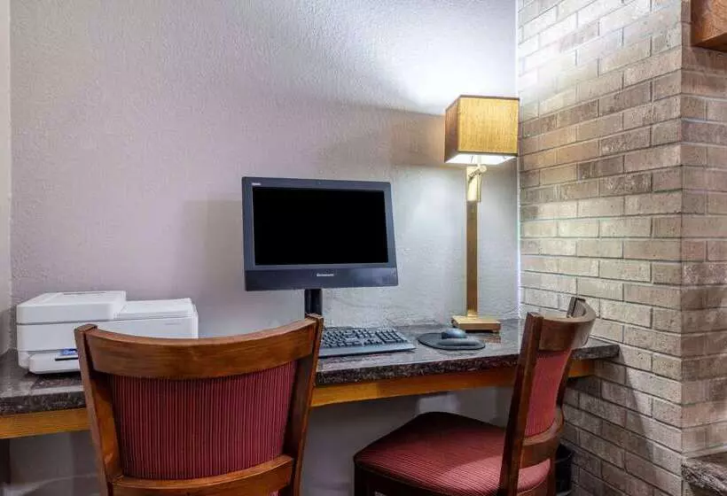 ホテル Americinn By Wyndham Dickinson