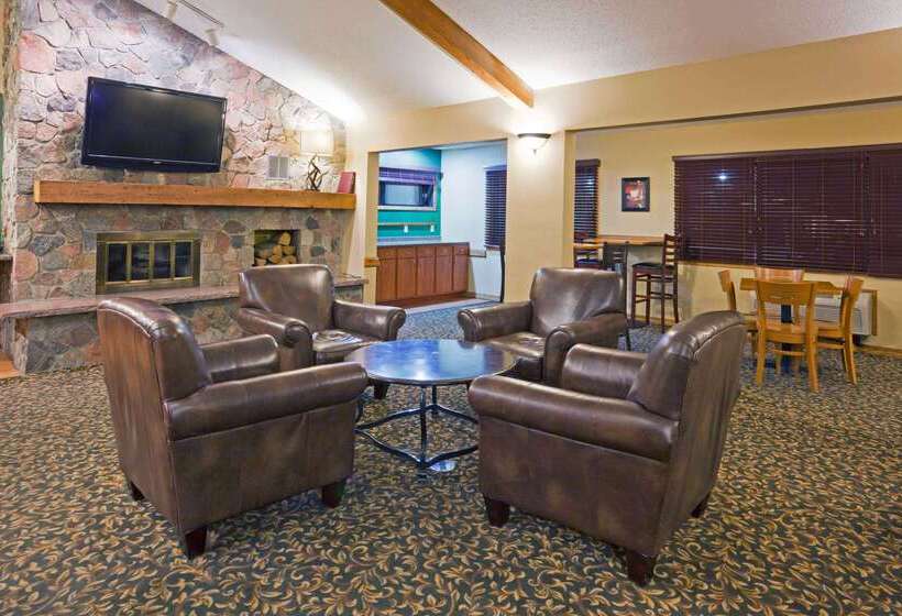 בית מלון כפרי Americinn By Wyndham Fargo West Acres