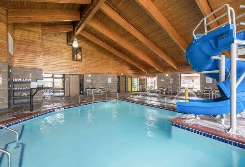 בית מלון כפרי Americinn By Wyndham Fargo West Acres