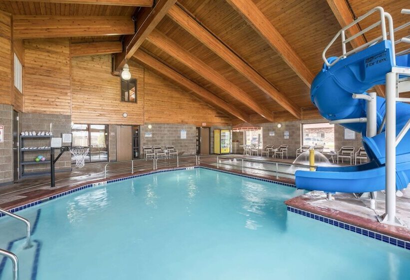 בית מלון כפרי Americinn By Wyndham Fargo West Acres