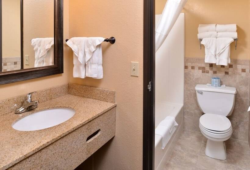 בית מלון כפרי Americinn By Wyndham Fargo West Acres