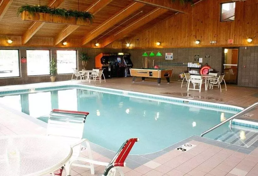 فندق Americinn By Wyndham Sturgeon Bay