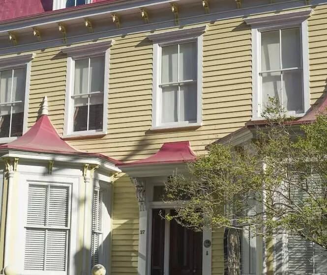 ホテル Barksdale House Inn