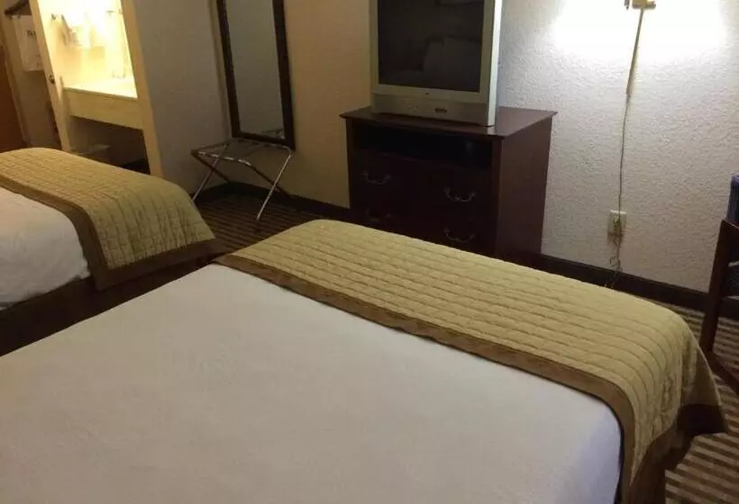 בית מלון כפרי Baymont By Wyndham Metropolis