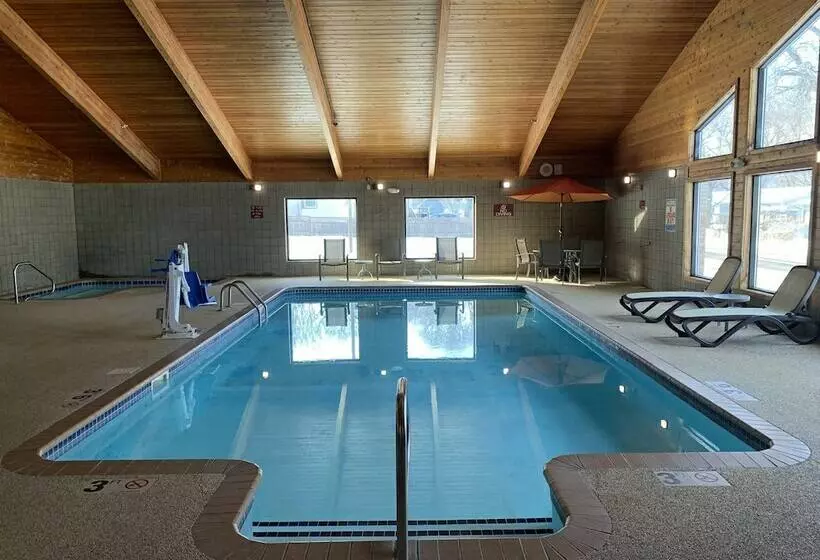 هتل Nichols Inn & Suites