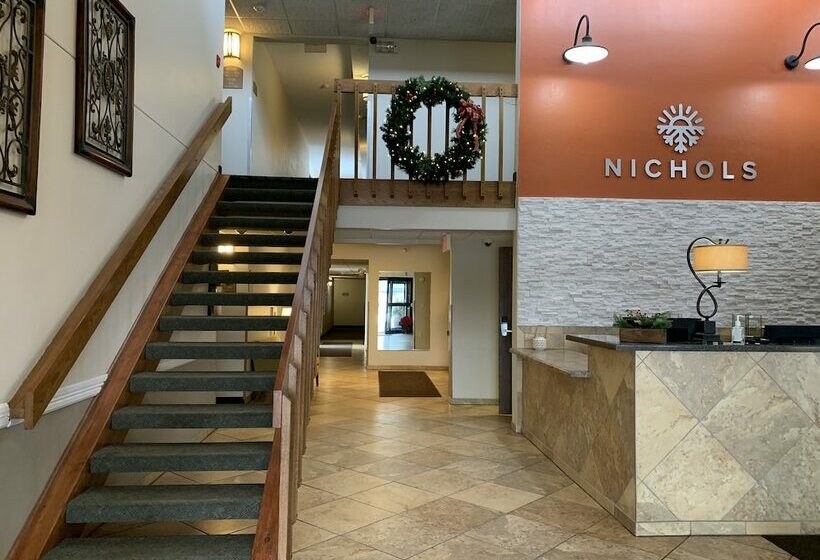 Отель Nichols Inn & Suites
