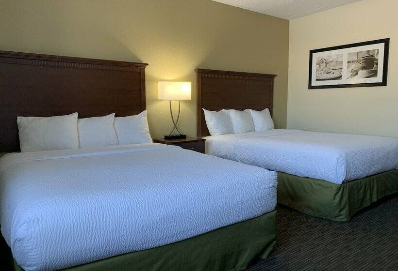 Отель Nichols Inn & Suites