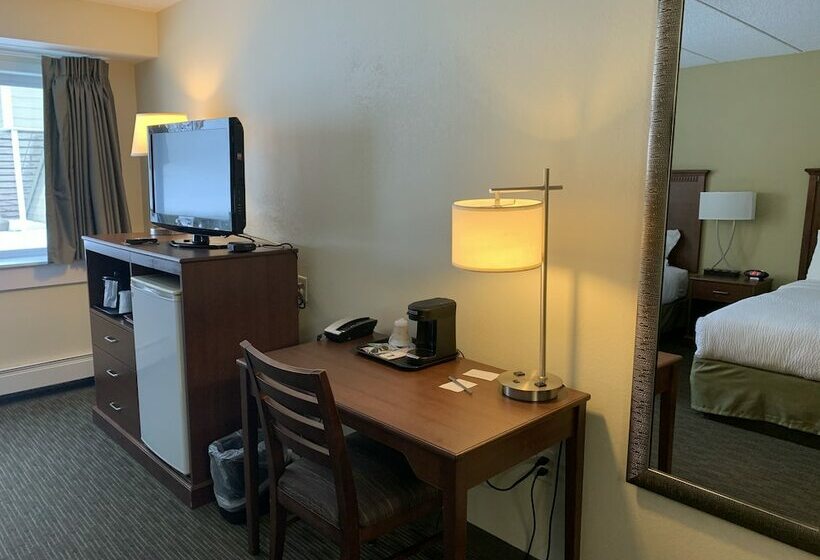 ホテル Nichols Inn & Suites