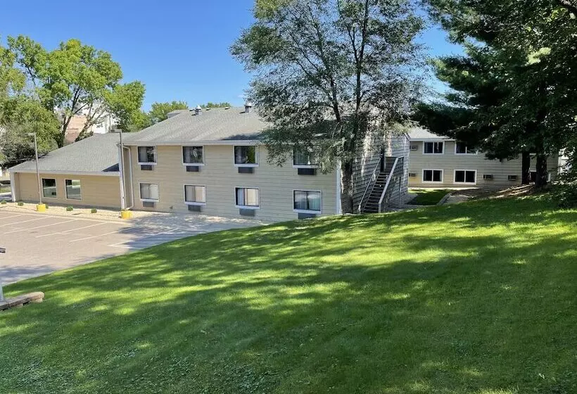 هتل Nichols Inn & Suites