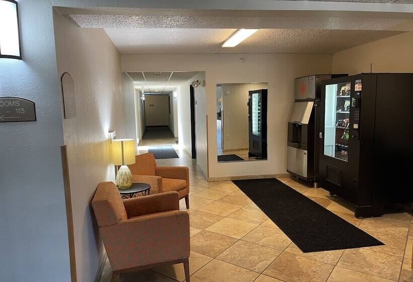 Отель Nichols Inn & Suites