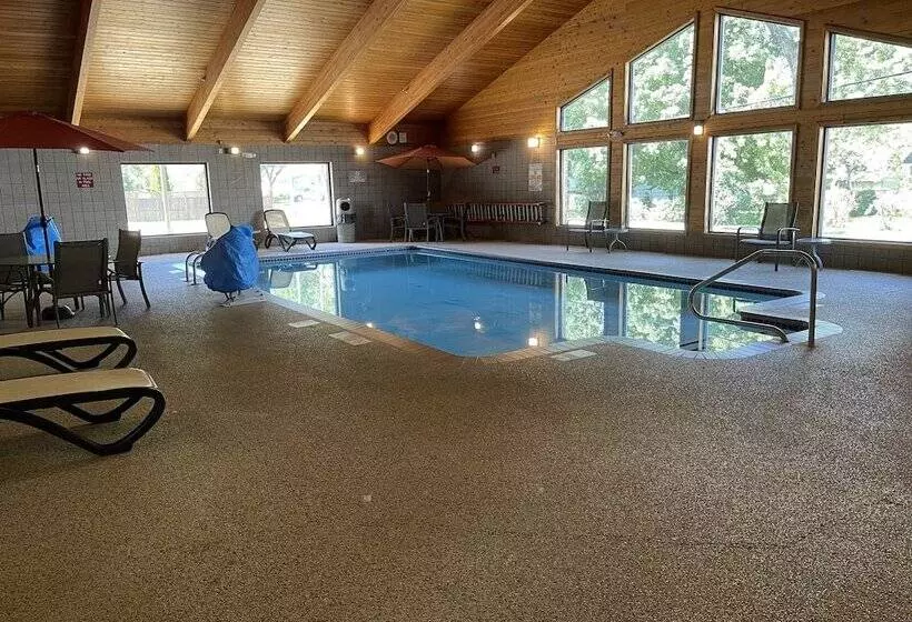 هتل Nichols Inn & Suites