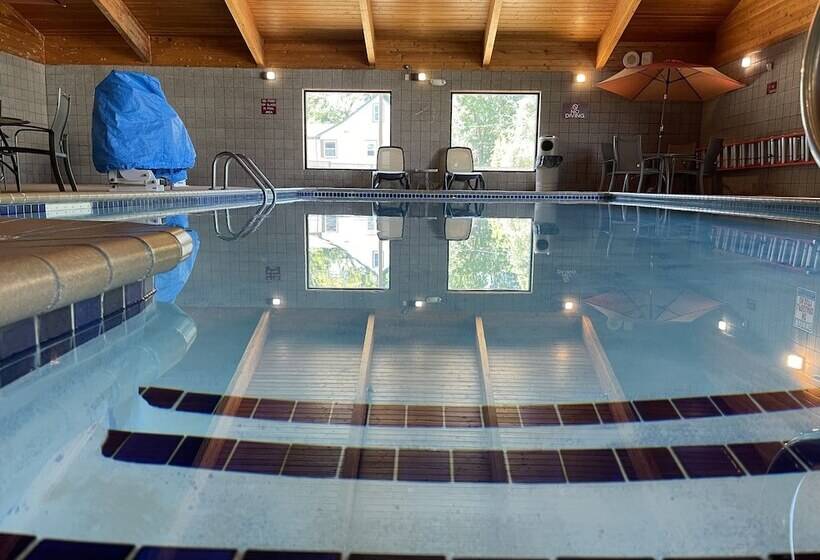 Отель Nichols Inn & Suites