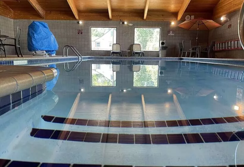 هتل Nichols Inn & Suites