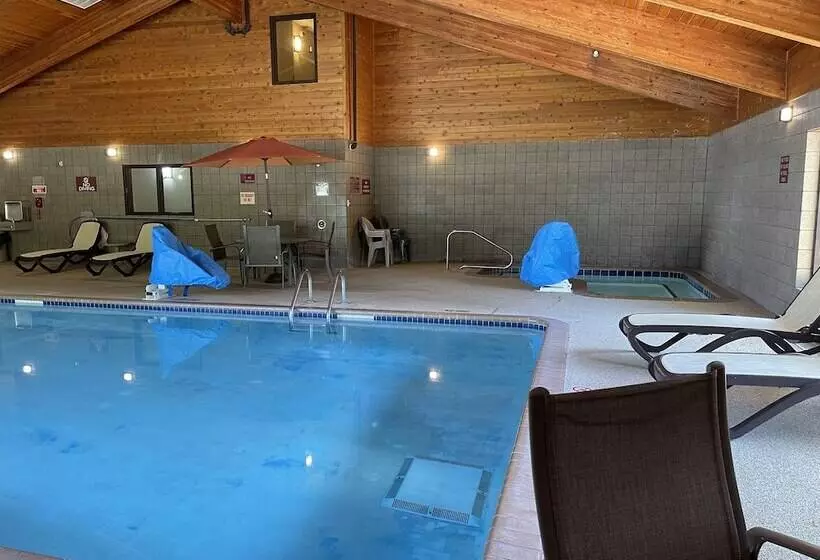 هتل Nichols Inn & Suites