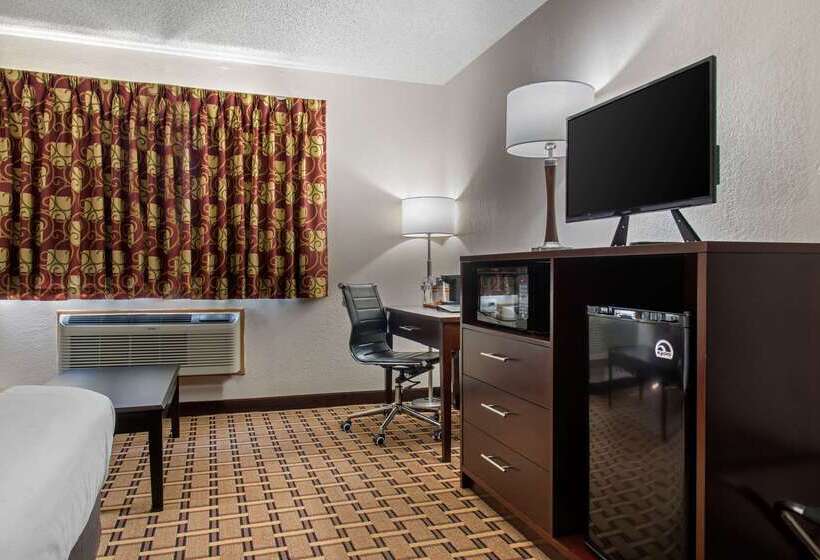 Отель Quality Inn & Suites