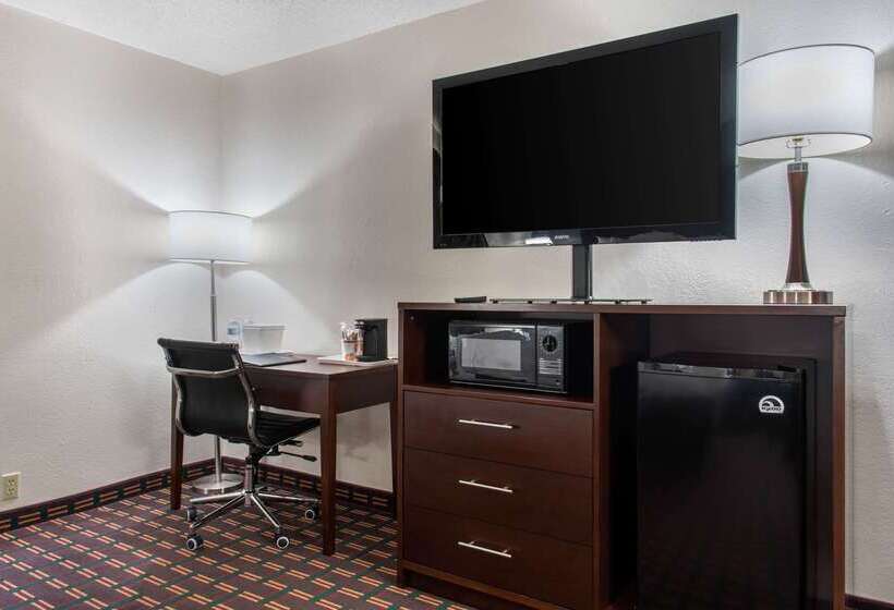 Отель Quality Inn & Suites