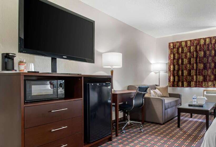 Отель Quality Inn & Suites