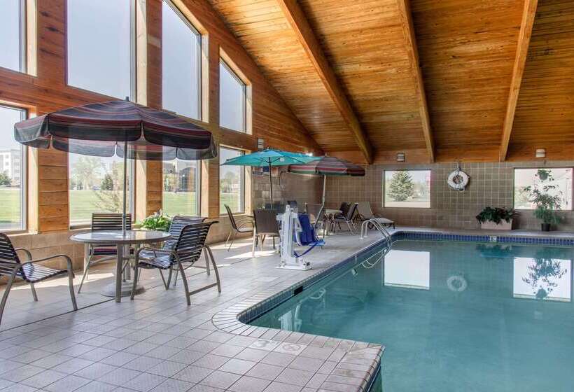 Отель Quality Inn & Suites