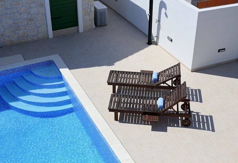 Corte Villas & Apartments   Ae1043