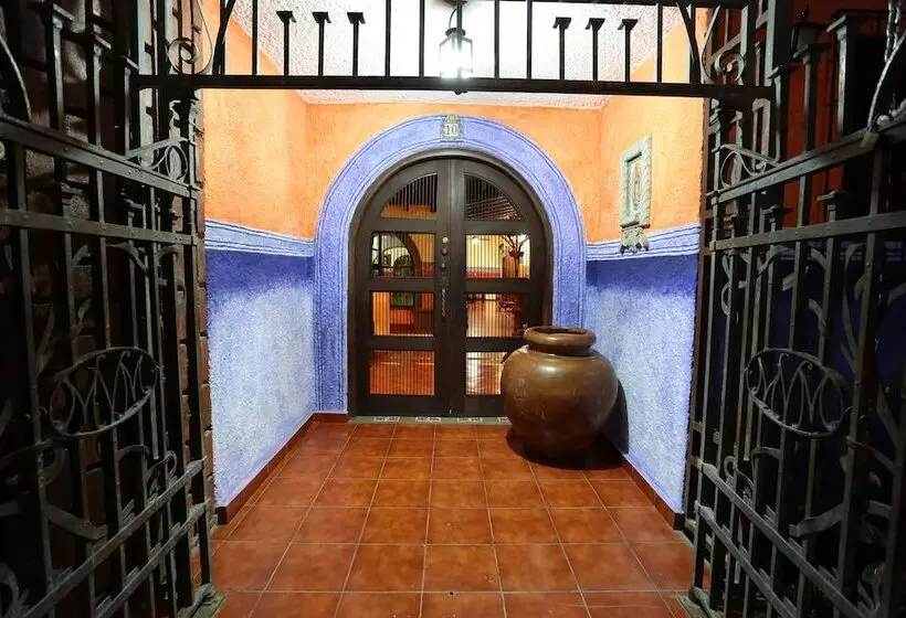 هتل Casa Colonial