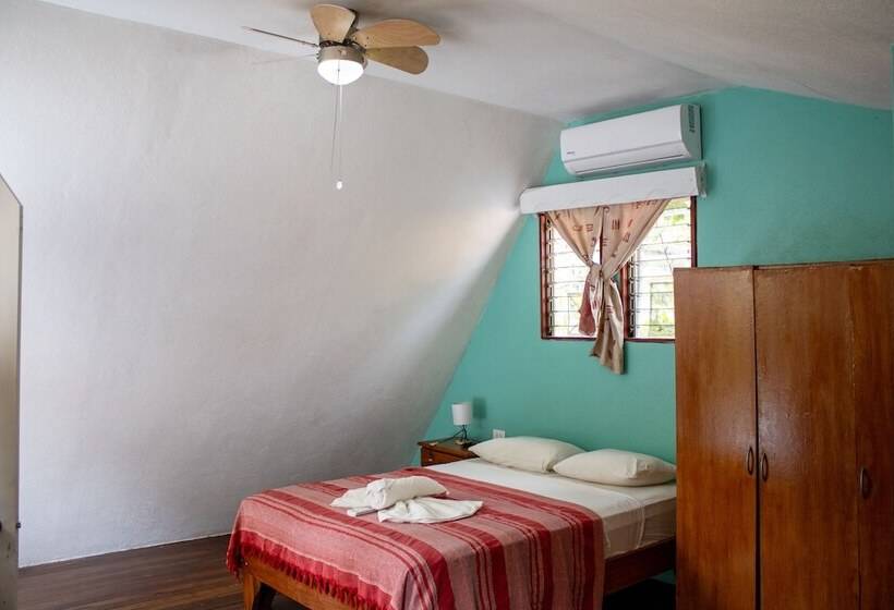 בית מלון כפרי Pension Playa Samara