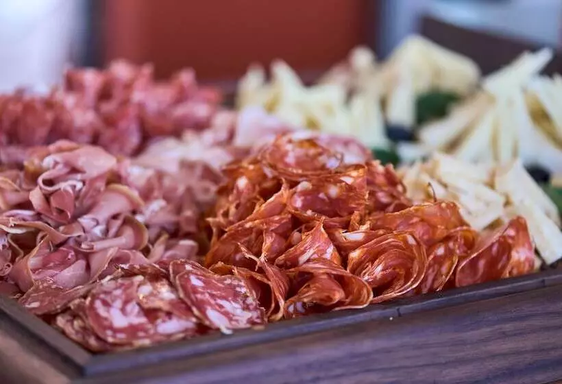 Hotelli Rodizio Hill Resort