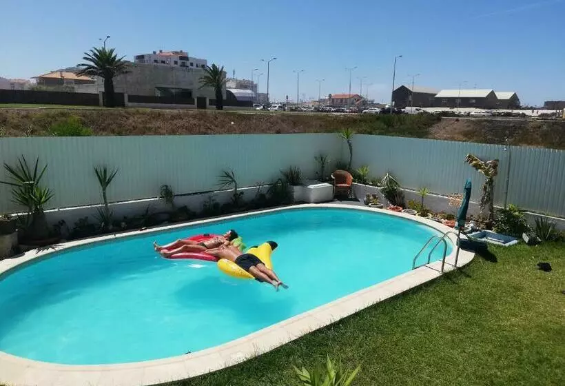 Retkeilymaja Vagueira Guest House