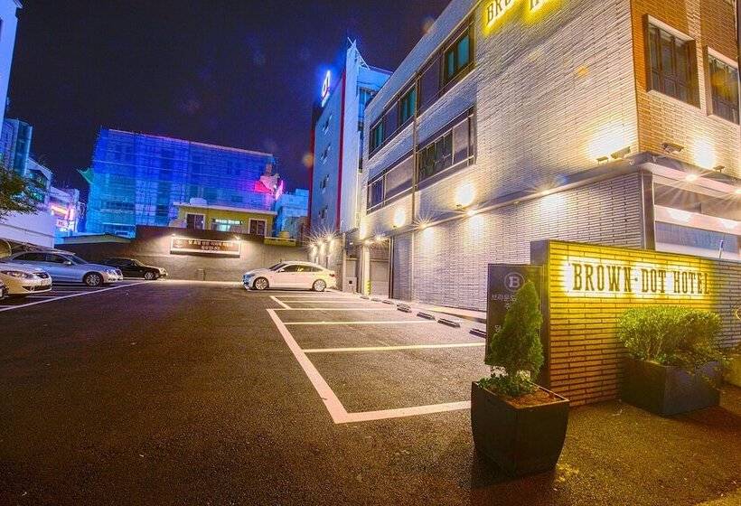 Brown Dot Hotel Choeup