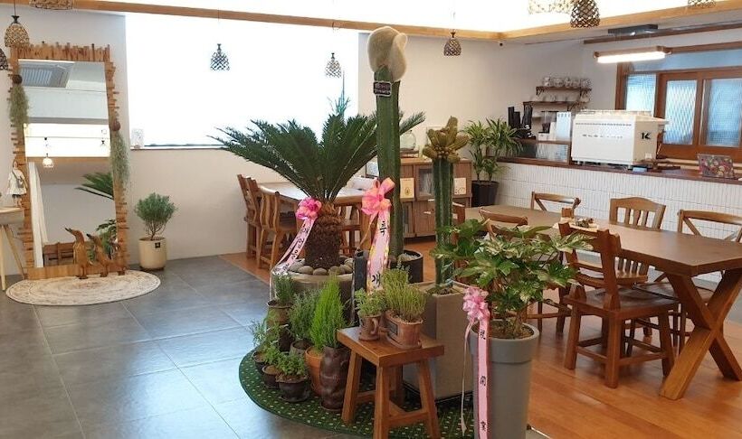 Brown Dot Hotel Choeup