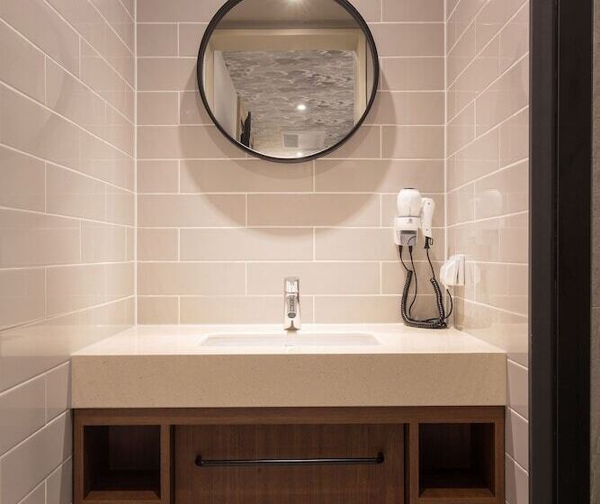 Brown Dot Hotel Choeup