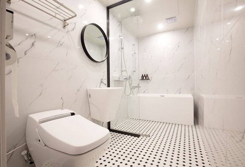 Brown Dot Hotel Choeup