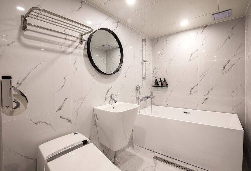 Brown Dot Hotel Choeup