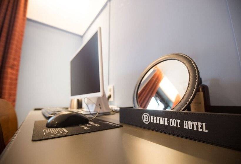 Brown Dot Hotel Choeup