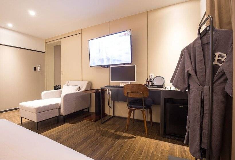 Brown Dot Hotel Choeup