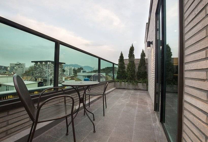 Brown Dot Hotel Choeup